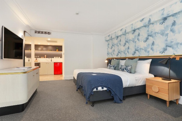 Coogee Bay Hotel image 1